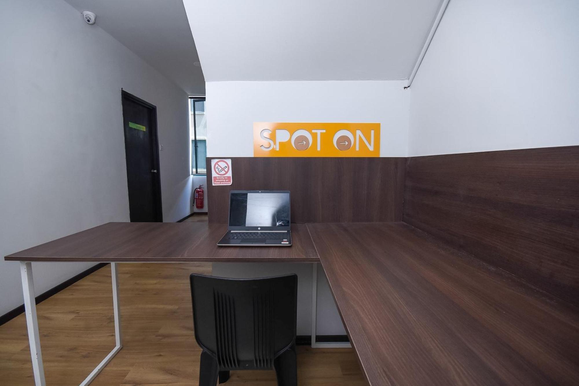 Spot On 89838 Lm Residence ميري المظهر الخارجي الصورة